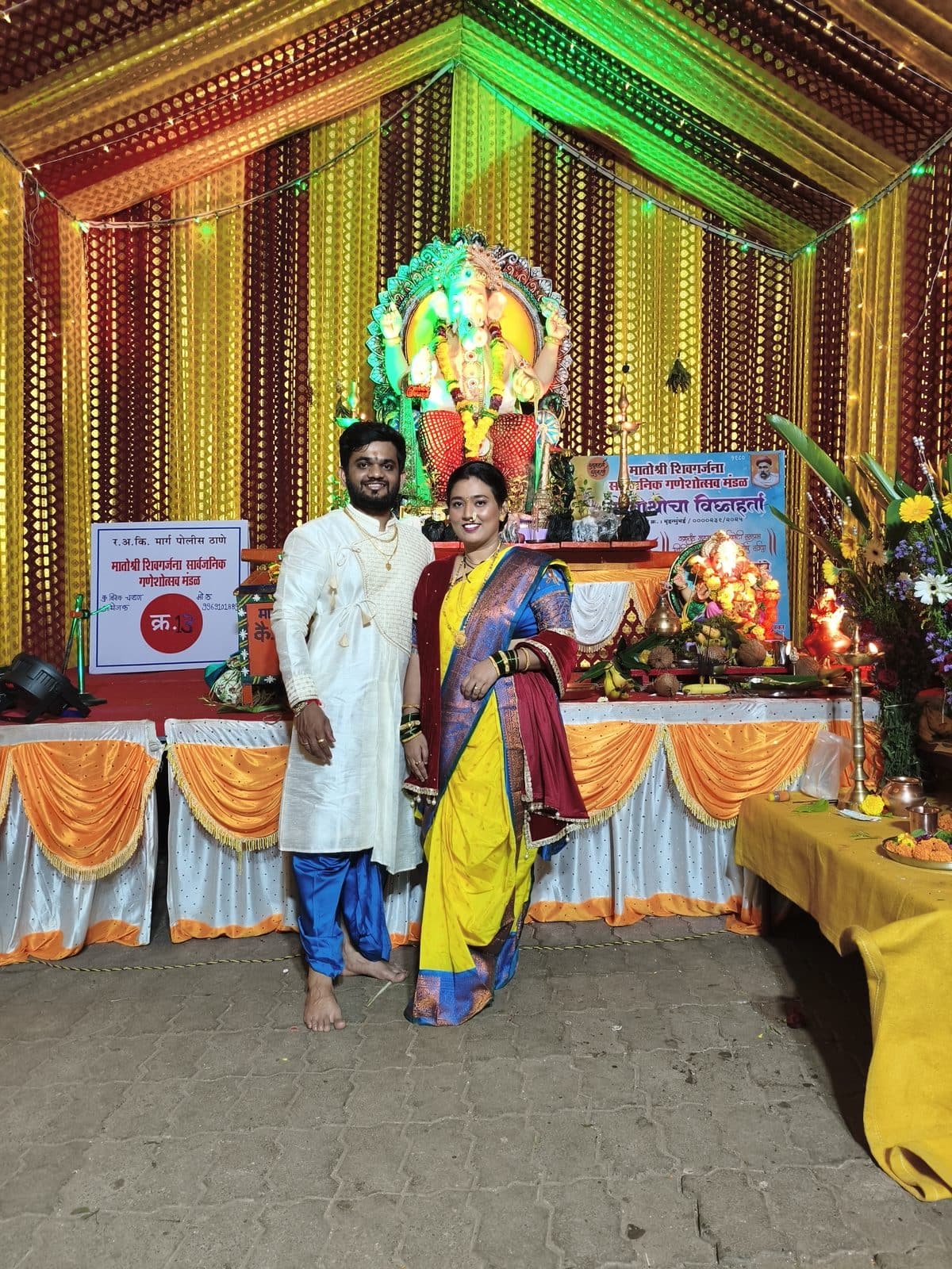 उत्सवात सहभागी भक्त